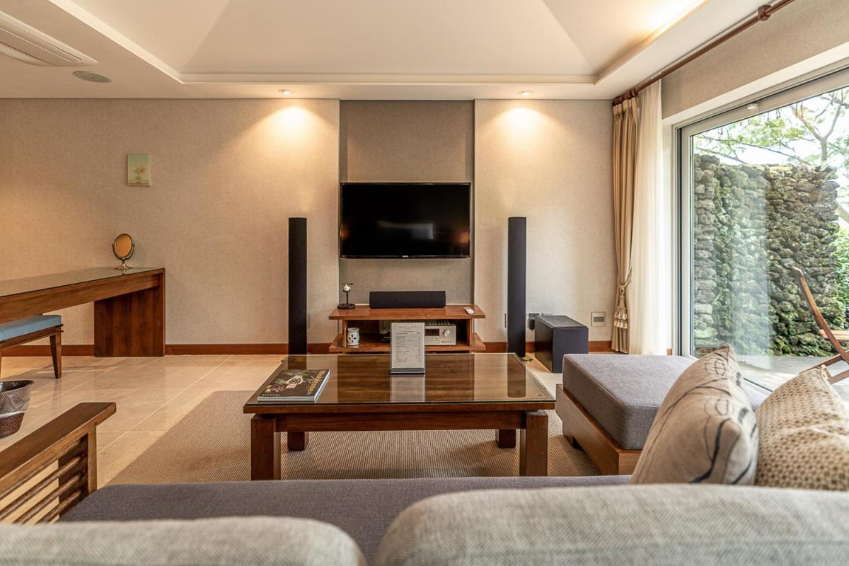 The Seaes Hotel & Resort Согвипхо Номер фото