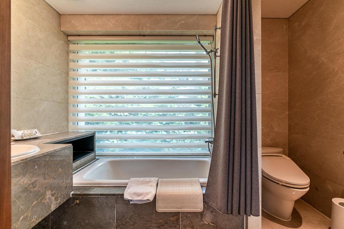 The Seaes Hotel & Resort Согвипхо Номер фото
